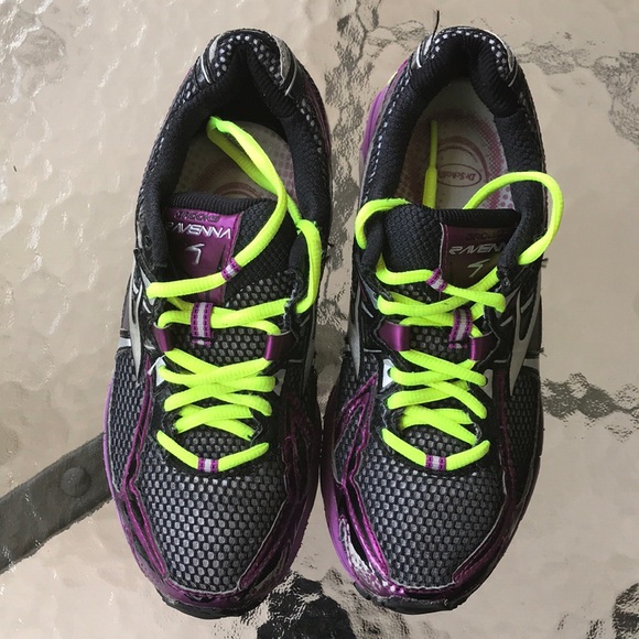 Brooks Raveena 4 - Picture 3 of 6